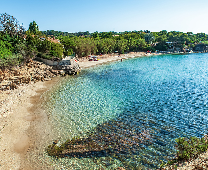 les pieds dans l eau plages criques et golfes a decouvrir
