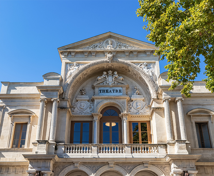 nombreux theatres permanents